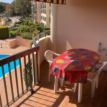 Appartement 2 Chambres Avec Piscine Face A La Mer A La Coudouliere Six-Fours-les-Plages Exterior foto